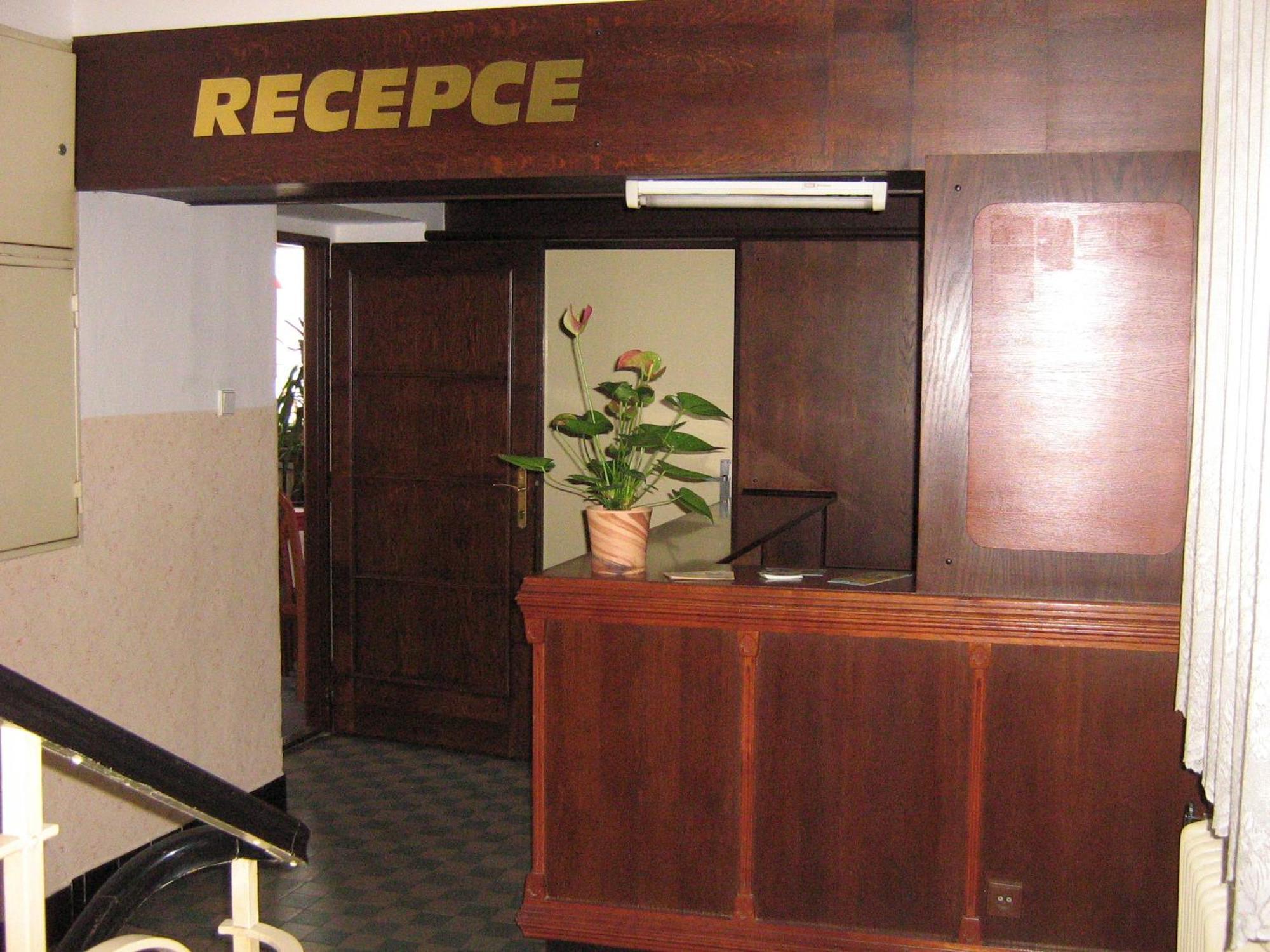 Hotel Srejber แชร์เวนี กอสตาเลตส์ ภายนอก รูปภาพ